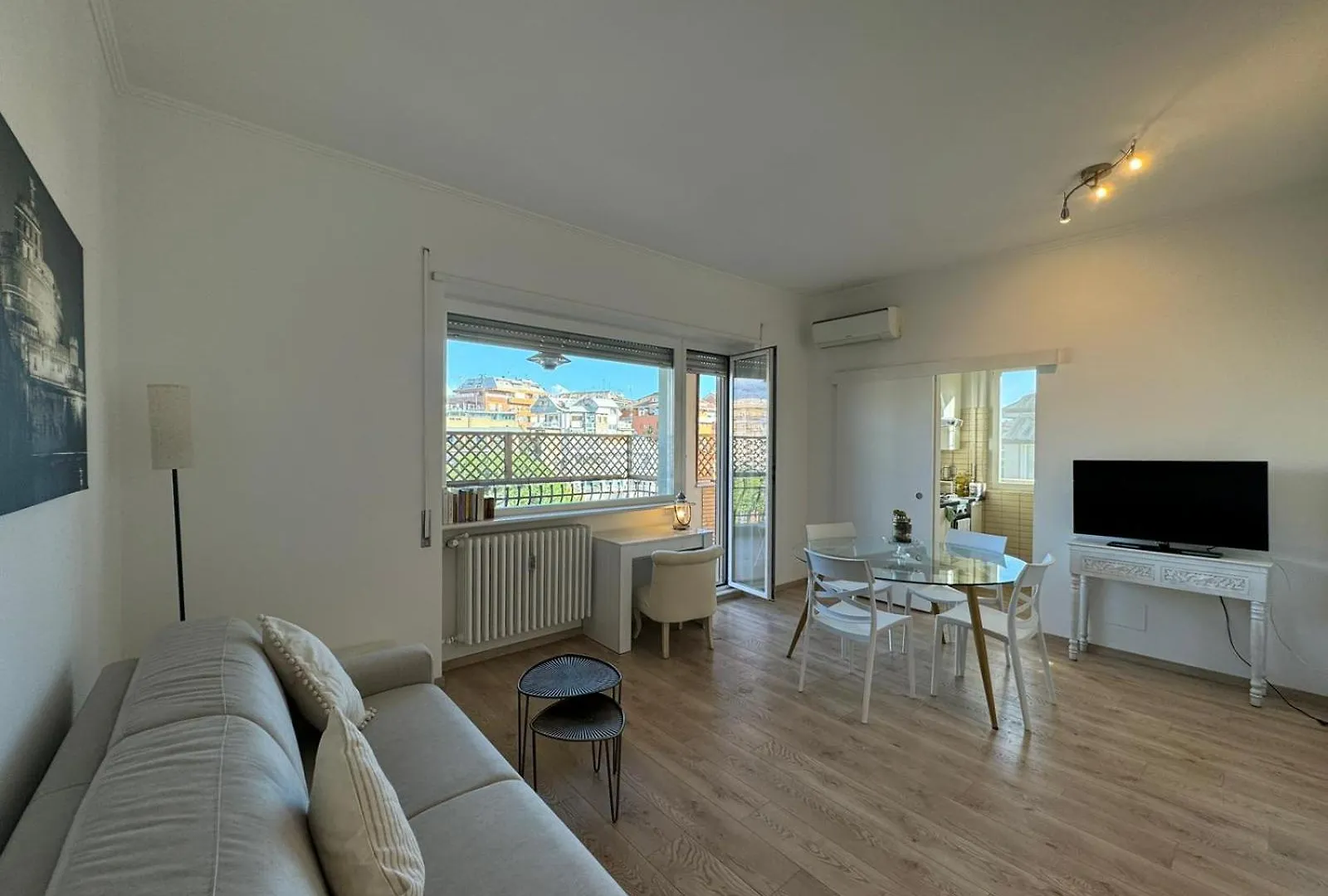 Bright And Residential Roman Apt With Terrace Rom