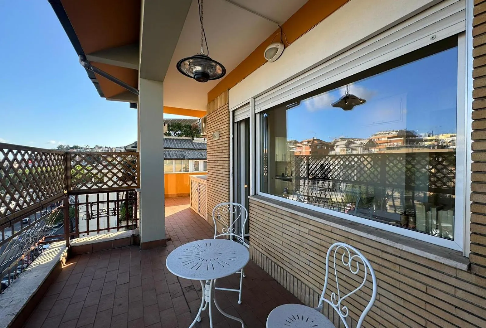 Bright And Residential Roman Apt With Terrace